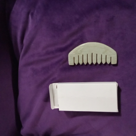 Authentic jade hair comb. Nwt! HOLIDAY SALE 15 - Picture 2 of 4